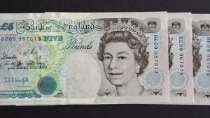 3 x £5 Kentfield B364 (AUNC) - BE09 957013/14/15