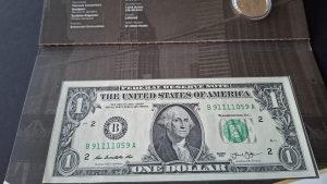 A 2015 United States Mint Mohawk Ironworks $1 note and $1 coin set. 